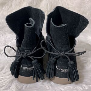 KOOLABURRA Skyller Black Suede Booties Suede Bow Tassel Back 1092579 women sz 7